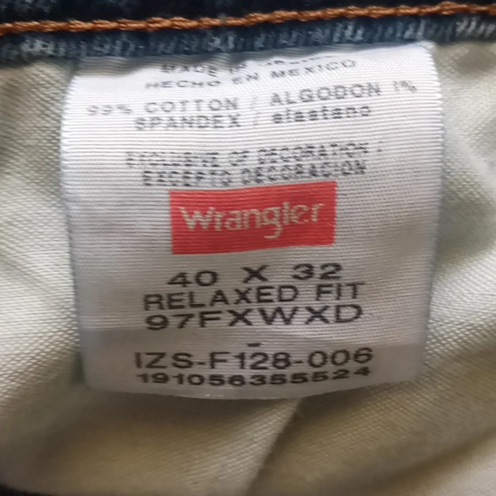 Wrangler 40 x 32 Relaxed Fit Straight Leg Denim Jeans EUC